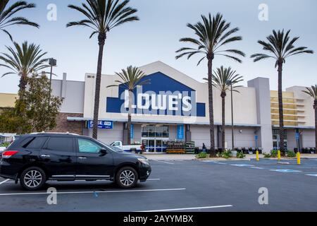 Lowe's Hardware und Home Improvement Store Außenansicht vom Parkplatz in Kalifornien USA Stockfoto