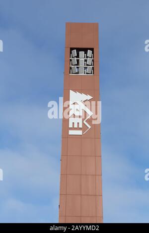 Rei Schild und Logo außerhalb eines Ladens in Tustin California Stockfoto