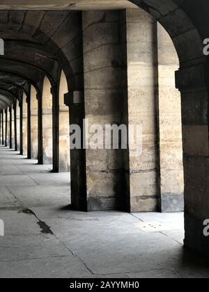 Paris, Frankreich - 05.23.2019: Victor Hugo-Wohnung, die er von 1830-1848 an 6 Place Royal, heute Place des Vosges, gemietet hat Stockfoto