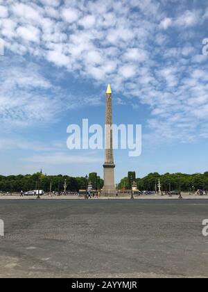 Ägyptische Obelisk von Luxor steht in der Mitte des Place De La Concorde in Paris, Frankreich Stockfoto