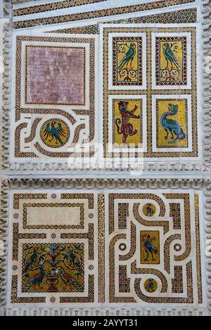 Detail das Mosaik der Kanzel die Kathedrale (erbaut 1087) von Ravello, einer Stadt über der Amalfiküste, Italien. Stockfoto