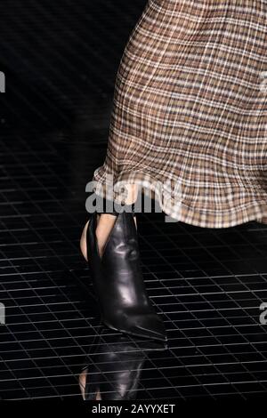 London, Großbritannien. Februar 2020. Burberry AW20 Runway während der London Fashion Week Februar 2020 - London, UK 17/02/2020 - Nutzung Worldwide Credit: Dpa Picture Alliance/Alamy Live News Stockfoto