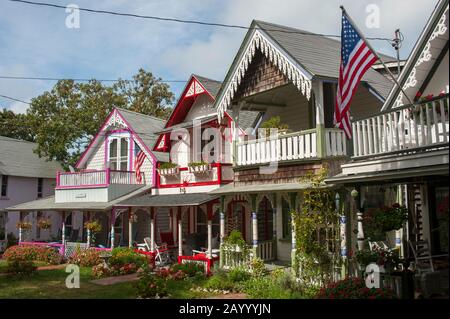 Viktorianische Lebkuchenhäuschen in Oak Bluffs auf Martha's Vineyard, Massachusetts, USA. Stockfoto