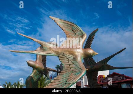 Eine Swallow-bronzene Statue am Fähranleger in San Miguel de Cozumel auf Cozumel Island bei Cancun im Bundesstaat Quintana Roo, Yucatan-Halbinsel, Mexi Stockfoto