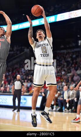 Atlanta, GA, USA. Februar 2020. Georgia Tech Guard Michael Devoe versucht während der zweiten Hälfte eines NCAA College-Basketballspiels gegen Louisville im McCamish Pavilion in Atlanta, GA, ein Lay-up. Austin McAfee/CSM/Alamy Live News Stockfoto