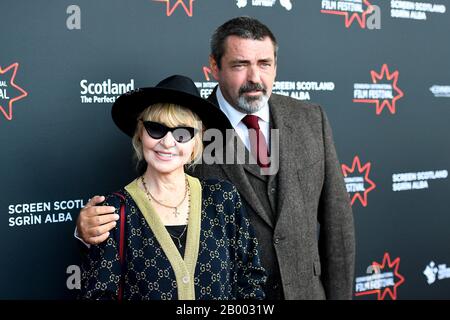 Lulu und Angus MacFadyen nehmen an der Weltpremiere von "Robert the Bruce" im Vue Omni in Edinburgh Credit Teil: Euan Cherry Stockfoto