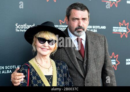 Lulu und Angus MacFadyen nehmen an der Weltpremiere von "Robert the Bruce" im Vue Omni in Edinburgh Credit Teil: Euan Cherry Stockfoto