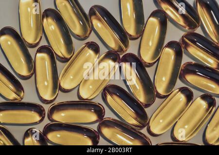 Omega-3 Kapseln Draufsicht. Mehrfach ungesättigte Fettsäuren. Das Konzept eines gesunden Lebensstils. Stockfoto