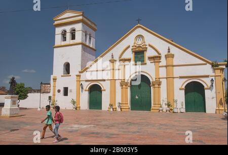 Iglesia de Santo Domingo im kolonialen Santa Cruz de Mompocks, Bolivar, Kolumbien Stockfoto