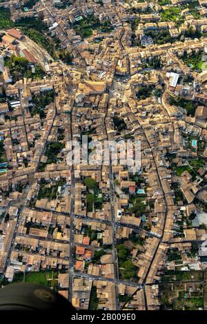 Luftbild, Blick auf die Stadt und das Stadtzentrum von Sóller, Sóller, Europa, Balearen, Spanien, Altstadt, es, Església parroquial de Sant Bartomeu de Sólle Stockfoto