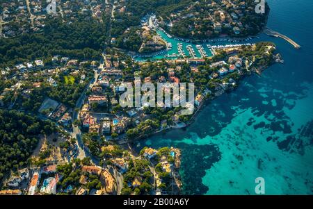 Luftbild, Hafen von Santa Ponsa, Calo d'en Pellicer Bucht und Strand, Santa Ponsa, Calvià, Mallorca, Spanien, Europa, Balearen, Boote, Anlegestelle, Bo Stockfoto