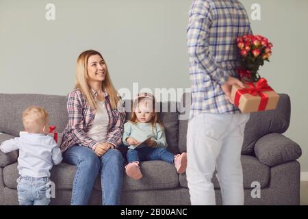 Internationaler Frauentag. Muttertag. Fröhlicher Frauentag. Stockfoto