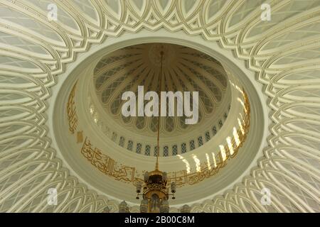 Details in der Kuppel der Jame' Asr Hassanil Bolkiah Moschee Stockfoto
