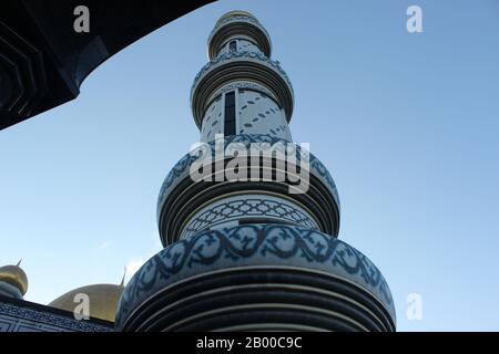 Das Minarett der Jame Asr Hassanil Bolkiah Moschee Stockfoto