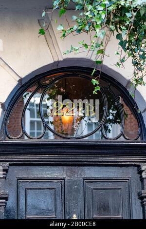 Sherlock Holmes Berühmte Adresse der Haustür 221B Baker Street, London. Stockfoto