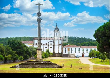 St. Martin von Tibaes Kloster, Steinkreuz, Braga, Minho, Portugal Stockfoto