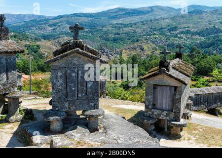 Traditionelle Espigueiros, Granary, Dorf Soajo, Nationalpark Peneda Geres, Provinz Minho, Portugal Stockfoto