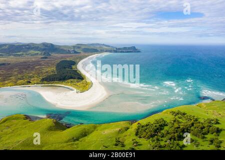 Blick auf Victory Beach und Wickliffe Bay, Otago Peninsula, Dunedin, Otago, South Island, Neuseeland Stockfoto