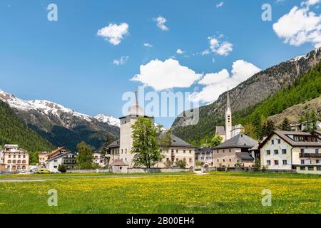 Blick auf Zernez, Engadin, Kanton Graubuenden, Schweiz Stockfoto