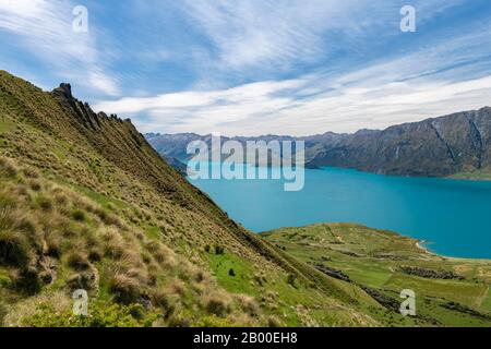 Lake Hawea und Bergpanorama, Isthmus Peak Track, Otago, Südinsel, Neuseeland Stockfoto