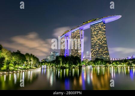 Marina Bay Sands Hotel in der Dämmerung, Marina Bay, Downtown Core, Singapur Stockfoto