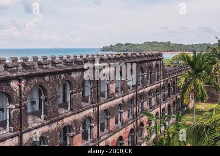 Blick auf die Insel Ross vom Dach des Gefängnisses Port Blair. Museum of British Occupation and Genocide of Indian Political Prisoners and Freedom Fighte Stockfoto