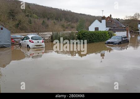 Jackfield, Shropshire, Großbritannien. Februar 2020. Mit dem weiteren Anstieg des Flussniveaus erlebt das Dorf Jackfield in Shropshire sein schlimmstes Hochwasser seit 20 Jahren, während der Fluss Severn seine Ufer platzt, Häuser und Geschäfte überschwemmt. Gutschrift: Rob Carter/Alamy Live News Stockfoto