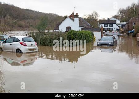 Jackfield, Shropshire, Großbritannien. Februar 2020. Mit dem weiteren Anstieg des Flussniveaus erlebt das Dorf Jackfield in Shropshire sein schlimmstes Hochwasser seit 20 Jahren, während der Fluss Severn seine Ufer platzt, Häuser und Geschäfte überschwemmt. Gutschrift: Rob Carter/Alamy Live News Stockfoto