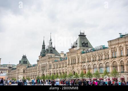 GUM (State Department Store) neben dem Roten Platz und dem Kremlpalast in Moskau Russland Stockfoto