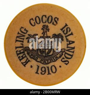 Australien: Zwei Rupien-Elfenbein-Marke von den Kokos-Keeling-Inseln, 1910. Das Territorium der Kokosinseln (Keeling), auch Keeling-Inseln genannt, ist ein Gebiet Australiens, das im Indischen Ozean, südwestlich der Weihnachtsinsel und etwa auf halbem Weg zwischen Australien und Sri Lanka liegt. Das Gebiet besteht aus zwei Atollen und 27 Koralleninseln, von denen zwei, West Island und Home Island, mit einer Gesamtbevölkerung von etwa 600 bewohnt sind. Ein schottischer Handelsmarroman namens Captain John Clunies-Ross erforschte die Inseln 1825, um sich mit seiner Familie auf ihnen niederzulassen. Stockfoto
