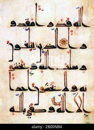 Naher Osten: Arabisch. Seite des Qur'an in alten Kufic scipt, 9. Jahrhundert. Kufic ist die älteste kalligraphische Form der verschiedenen arabischen Schriften und besteht aus einer modifizierten Form der alten nabatäischen Schrift. Der Name stammt von der Stadt Kufa im Irak. Obwohl sie in Mesopotamien mindestens 100 Jahre vor der Gründung von Kufa bekannt war. Zum Zeitpunkt der Entstehung des Islam war diese Art von Schrift bereits in verschiedenen Teilen der Arabischen Halbinsel im Einsatz. Es war in diesem Skript, dass die ersten Kopien des Qur'an geschrieben wurden. Kufic ist eine Form der Schrift, die aus geraden Linien und Winkeln besteht. Stockfoto