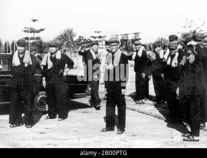 Kambodscha: Khmer Rouge Führung. Links nach rechts: Pol Pot, Nuon Chea, Ieng Sary, Son Sen und vorn Vet mit Senior Cadre, wahrscheinlich am Pochentong Airport c. 1977. Khmer Rouge Führung: Pol Pot = Bruder Nr. 1, Nuon Chea = Bruder Nr. 2, Ieng Sary = Bruder Nr. 3. Son Sen, Vorn Vet. Stockfoto