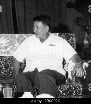 Kambodscha: Saloth Sar (1928–1998), besser bekannt als Pol Pot. Saloth Sar (19. Mai 1928–15. April 1998), besser bekannt als Pol Pot, war der Führer der kambodschanischen kommunistischen Bewegung, die als Khmer Rouge bekannt war und von 1976–1979 Premierminister des Demokratischen Kampuchea. Im Jahr 1979, nach der Invasion von Kambodscha durch Vietnam, Pol Pot floh in den Dschungel des Südwestkambodschas. Pol Pot starb 1998, als er von der Ta Mok-Fraktion der Roten Khmer unter Hausarrest gestellt wurde. Stockfoto