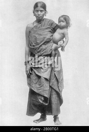 Sri Lanka: Singhalesische Mutter und Kind, Ende des 19. Jahrhunderts. Sri Lanka war schon immer ein wichtiger Hafen und Handelsposten in der Antike und wurde zunehmend von Handelsschiffen aus dem Nahen Osten, Persien, Burma, Thailand, Malaysia, Indonesien und anderen Teilen Südostasiens frequentiert. Die Inseln waren den ersten europäischen Entdeckern Südasiens bekannt und wurden von vielen Gruppen arabischer und malaiischer Kaufleute besiedelt. Stockfoto