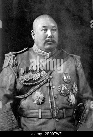 China: Der Chinesische Muslimische General Ma Fuxiang (1876-1932). MA Fuxiang, ein Hui-Muslim, wurde in Linxia, Gansu, China, geboren. Er wurde in der Qing-Zeit zum Militärgouverneur von Xining und dann von Altay ernannt. Nach der Gründung der republik bekleidete er eine große Anzahl militärischer Posten in der nordwestlichen Region. 1912 war er Gouverneur von Qinghai, von 1912 bis 1920 war er Gouverneur von Ningxia und von 1920 bis 1925 war er Gouverneur von Suiyuan. Nachdem er sich 1928 an Chiang Kai-shek gewandt hatte, wurde er 1930 zum Vorsitzenden der Regierung von Anhui ernannt. Er wurde zum Mitglied der Nationalen Regierungskommission gewählt und dann zum Bürgermeister von Qingdao ernannt. Stockfoto