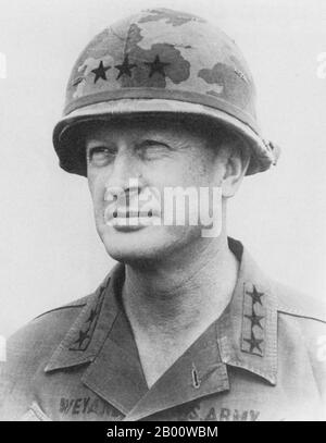 USA/Vietnam: Generalleutnant Frederick Weyand, Kommandant der II. Feldstreitkräfte, Vietnam. Frederick Carlton Weyand (15. September 1916 - 10. Februar 2010) war ein US-Armeegeneral. Weyand war der letzte Kommandant amerikanischer Militäroperationen im Vietnamkrieg von 1972–1973 und diente von 1974–1976 als 28. US-Armeeoberhaupt. Stockfoto