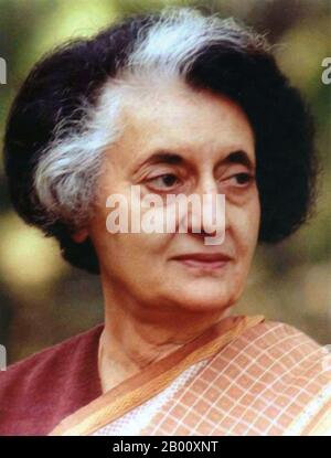 Indien: Indira Gandhi (1917-1984), Premierministerin von Indien für vier aufeinanderfolgende Amtszeiten, 1966-1984. Indira Priyadarshini Gandhi (19. November 1917 – 31. Oktober 1984) war die Premierministerin der Republik Indien für drei aufeinanderfolgende Amtszeiten von 1966 bis 1977 und für eine vierte Amtszeit von 1980 bis zu ihrer Ermordung im Jahr 1984, insgesamt fünfzehn Jahre. Sie ist bis heute Indiens einzige Premierministerin. Sie ist die am längsten amtierende Premierministerin der Welt. Stockfoto