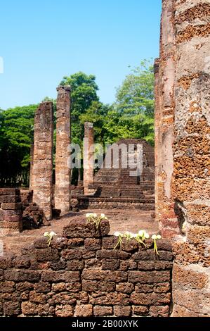 Thailand: Wat Suan Kaeo Utthayan Yai, Si Satchanalai Historical Park. Wat Suan Kaeo Utthayan Yai ist auch als Wat Kao Hong (Tempel der neun Räume) bekannt. SI Satchanalai wurde zwischen dem 13. Und 15. Jahrhundert erbaut und war ein integraler Bestandteil des Sukhothai Reiches. Es wurde in der Regel von Familienmitgliedern der Könige von Sukhothai verwaltet. Stockfoto