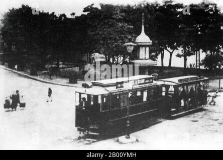 Vietnam: Die Straßenbahnhaltestelle neben Hoan Kiem See, Hanoi (Anfang 20th Jahrhundert). Hanoi ist die Hauptstadt und zweitgrößte Stadt in Vietnam. Von 1010 bis 1802 war es das wichtigste politische Zentrum des Landes, wurde aber von Hue während der Nguyen-Dynastie als Hauptstadt Vietnams in den Schatten gestellt. Hanoi war von 1902 bis 1954 die Hauptstadt der französischen Indochina und von 1954 bis 1976 die Hauptstadt Nordvietnams. Stockfoto