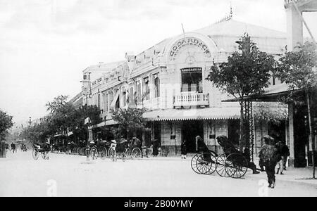 Vietnam: Godard Restaurant auf der Rue Paul-Bert mit Blick auf Hoan Kiem See, Hanoi (Anfang 20th Jahrhundert). Hanoi ist die Hauptstadt und zweitgrößte Stadt in Vietnam. Von 1010 bis 1802 war es das wichtigste politische Zentrum des Landes, wurde aber von Hue während der Nguyen-Dynastie als Hauptstadt Vietnams in den Schatten gestellt. Hanoi war von 1902 bis 1954 die Hauptstadt der französischen Indochina und von 1954 bis 1976 die Hauptstadt Nordvietnams. Stockfoto