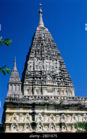 Burma: Mahabodhi Tempel, Bagan (Pagan) Alte Stadt. Der Mahabodhi-Tempel wurde in der Mitte des 13th. Jahrhunderts während der Regierungszeit von König Htilominlo errichtet und wird nach dem Mahabodhi-Tempel in Bihar, Indien modelliert. Bagan, früher Pagan, wurde hauptsächlich zwischen dem 11th. Und 13th. Jahrhundert erbaut. Offiziell Arimaddanapura oder Arimaddana (die Stadt des feindlichen Crusher) und auch als Tambadipa (das Land des Kupfers) oder Tassadessa (das vertrocknende Land) bekannt, war es die Hauptstadt mehrerer alter Königreiche in Burma. Stockfoto