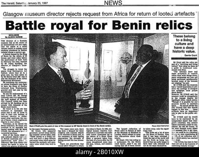 Nigeria: 'Battle Royal for Benin Relics'. Headline aus dem Glasgow Herald, Januar 25 1997. Stockfoto