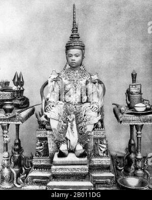 Thailand: Ein königlicher Prinz, gekleidet und geschmückt für seine Tonsure-Zeremonie, Siam, Ende des 19. Jahrhunderts. ‘Siam des 19. Jahrhunderts betrat fast jeder junge Mann der königlichen Familie die „Sangha“ oder buddhistische Mönchsschaft als Übergangsritual. Die Tonsure-Zeremonie war ein erster Akt dieses Ritus, da alle Novizen ihre Köpfe rasiert haben müssen, um in den monastischen Orden einzutreten. Die Tradition überlebt bis heute, nicht nur unter den thailändischen Königshäusern, sondern auf allen Ebenen der Gesellschaft. Stockfoto