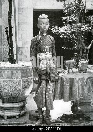 Thailand: König Chulalongkorn als junger Prinz, Siam. Foto von John Thomson (1837-1921), c. 1865. König Chulalongkorn, Rama V (1853–1910) war der fünfte Monarch von Siam unter dem Haus Chakri. Nach dem Tod seines Vaters, König Mongkut, Rama IV., trat er im Alter von 15 Jahren auf den Thron König Chulalongkorn gilt als einer der größten Könige von Siam. Seine Regierungszeit war geprägt von der Modernisierung des Landes, einschließlich großer Regierungs- und Sozialreformen. Ihm wird auch die Rettung Siams vor der Kolonisierung zugeschrieben. Stockfoto