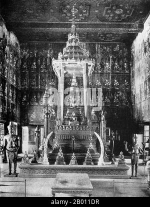 Thailand: Buddhistische Statuen schmücken das Wang Na Museum in Bangkok, Ende des 19. Jahrhunderts. Das Wang Na Museum, heute das Nationalmuseum Bangkok, wurde von König Chulalongkorn, Rama V (r. 1868-1910), um die Privatsammlung seines Vorgängers und Vaters, König Mongkut, Rama IV., auszustellen Es war ursprünglich im Großen Palast untergebracht, bevor es nach Wang Na in der Nähe verlegt wurde. Im Jahr 1926 wurde es das "Bangkok Museum" genannt und entwickelte sich anschließend zum Nationalmuseum Bangkok, als es 1934 unter die Leitung des Department of Fine Arts kam. Stockfoto