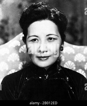 Taiwan/China: Soong May-Ling oder Mei-Ling, auch bekannt als Madame Chiang Kai-shek (Song Meiling, 1898-2003), First Lady of the Republic of China (ROC) und Ehefrau von Präsident Chiang Kai-shek. Sie war Politikerin und Malerin. Sie war die jüngste und letzte überlebende der drei Soong-Schwestern und spielte eine herausragende Rolle in der Politik der Republik China.Sie war die Schwester von Song Qingling, der Ehefrau von Präsident Sun Yat-sen, dem Gründer der chinesischen Republik (1912). Stockfoto