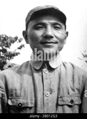 China: Deng Xiaoping (Teng Hsiao-p'ing, 1904-1997) in Yan'an (Yenan) c. 1936. Deng Xiaoping (Teng Hsiao-p'ing; 22. August 1904 – 19. Februar 1997) war ein chinesischer Politiker, Staatsmann, Theoretiker und Diplomat. Als Führer der Kommunistischen Partei Chinas war Deng ein Reformer, der China zu einer Marktwirtschaft führte. Obwohl Deng nie als Staatschef, Regierungschef oder Generalsekretär der Kommunistischen Partei Chinas (historisch die höchste Position im kommunistischen China) im Amt war, diente er dennoch von 1978 bis 1992 als oberster Führer der Volksrepublik China. Stockfoto