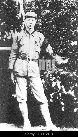 China: Lin Biao (1907-1971) als junger kommunistischer Soldat, c. 1934. Lin Yurong, besser bekannt unter dem Namen nom de guerre Lin Biao ( 5. Dezember 1907 – 13. September 1971) war ein chinesischer kommunistischer Militärführer, der maßgeblich am kommunistischen Sieg im chinesischen Bürgerkrieg, insbesondere im Nordosten Chinas, beteiligt war. Und war der General, der die Volksbefreiungsarmee 1949 nach Peking führte. Er enthielt sich der Stimme, ein wichtiger Akteur in der Politik zu werden, bis er während der Kulturrevolution zur Berühmtheit kam und so hoch stieg wie der zweite Leiter und Mao Zedongs designierter und verfassungsmäßiger Nachfolger. Stockfoto