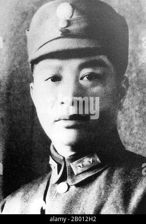 China: Ye Ting (1896-1946), geboren in Guangdong, war ein chinesischer kommunistischer Militärführer. Ye Ting trat der Kuomintang bei, als Sun Yat-sen sie 1919 gründete (die Kuomintang existierte vor 1919, wurde aber als chinesische revolutionäre Partei bezeichnet) und war ab 1921 Bataillonskommandeur in der Nationalen Revolutionsarmee. 1924 studierte er in der Sowjetunion und trat im Dezember dieses Jahres der Kommunistischen Partei Chinas bei. Im September 1925 kehrte er nach China zurück, um zunächst als Stabsoffizier, dann als unabhängiger Regimentskommandeur in der Neuen Vierten Armee der Nationalen Revolutionären Armee zu dienen. Stockfoto