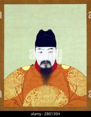 China: Kaiser Hongzhi (30. Juli 1470 - 9. Juni 1505), 10. Herrscher der Ming-Dynastie (r. 1487-1505). Hängende Schriftrolle, 15.-17. Jahrhundert. Der Hongzhi-Kaiser (1470-1505), der persönliche Name Zhu Youcheng und der Tempelname Xiaozong, war der 10. Kaiser der Ming-Dynastie. Als Sohn des Chenghua-Imperators wird seine Herrschaft als Kaiser von China das Hongzhi-Silberzeitalter genannt. Sein Zeitname bedeutet „große Regierung“. Er war ein weiser und friedliebender Herrscher. Hongzhi nahm nur eine Kaiserin und hatte keine Konkubine. Er bleibt der einzige monogame Kaiser in der chinesischen Geschichte. Stockfoto